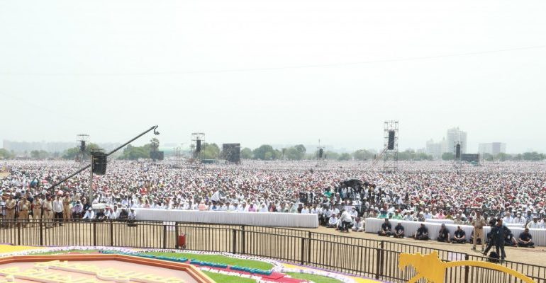 Maharashtra: 12 Dead, 600 Suffer Heatstroke at Ceremony Where Amit Shah Gave Award