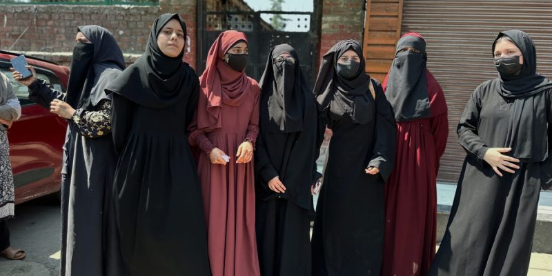 Srinagar School in Eye of Storm After Muslim Girls Say They Were Asked to Remove Abaya