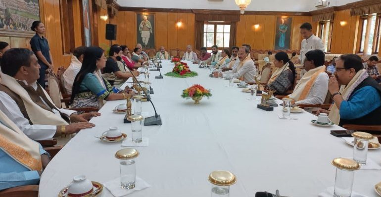 Conditions in Relief Camps Pathetic, INDIA Delegation Tells Manipur Governor
